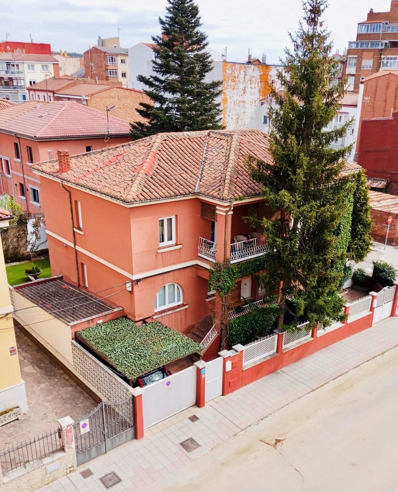 Holiday home Casa Palomera - Casa Completa Con Jardin, Gimnasio Y Garaje Privados Leon